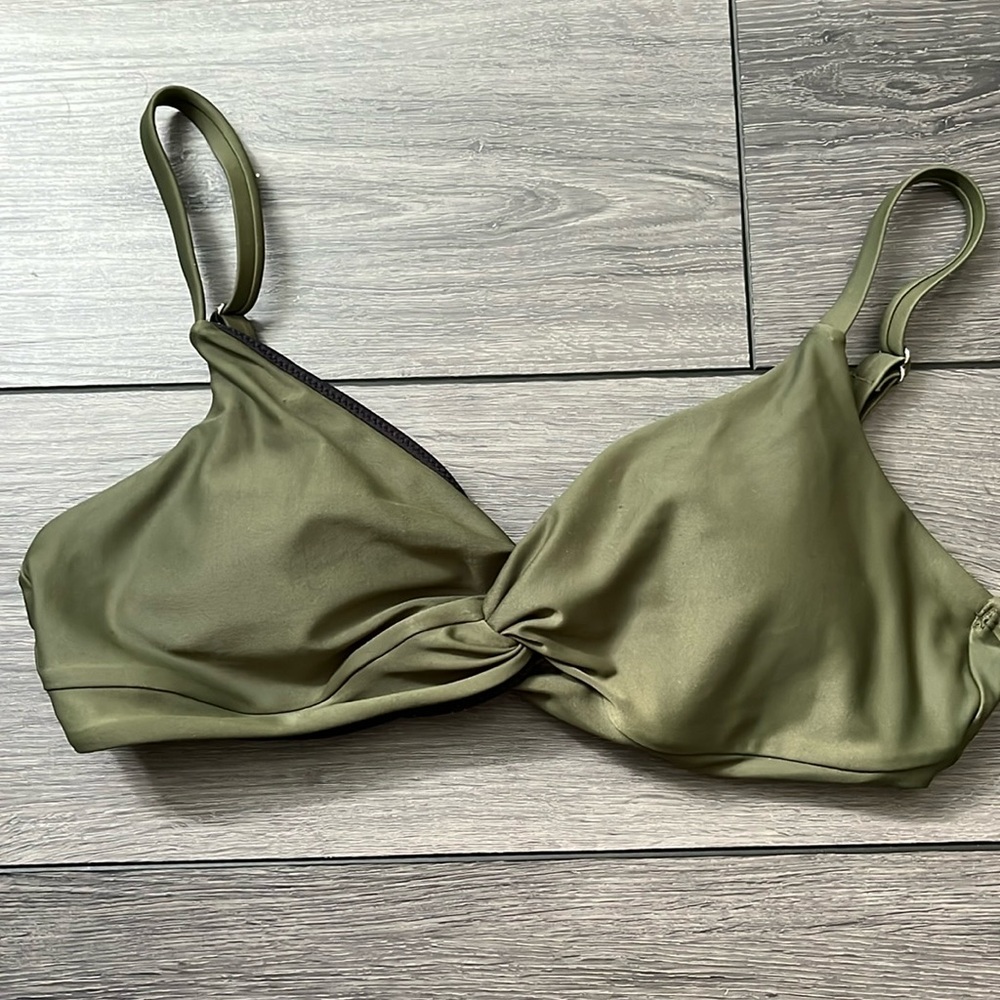 Cupshe bikini top, olive green, size S.